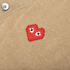 Comme Des Garcons PLAY X The Artist Invader Cardigan - Camel 9 Comme Des Garcons PLAY X The Artist Invader Cardigan - Camel -Bapejackets Shop Comme des Garcons PLAY x the Artist Invader Cardigan Camel AZ N084 051 3 06 02 23 Feature KN 7